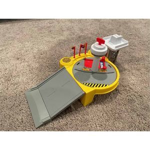 RARE 1998 Hot Wheels World Emergency Search & Rescue Hospital Playset